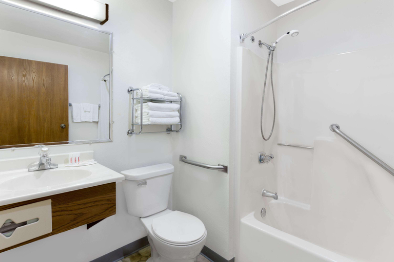 Bathroom 4, Super 8 by Wyndham Antigo, Langlade