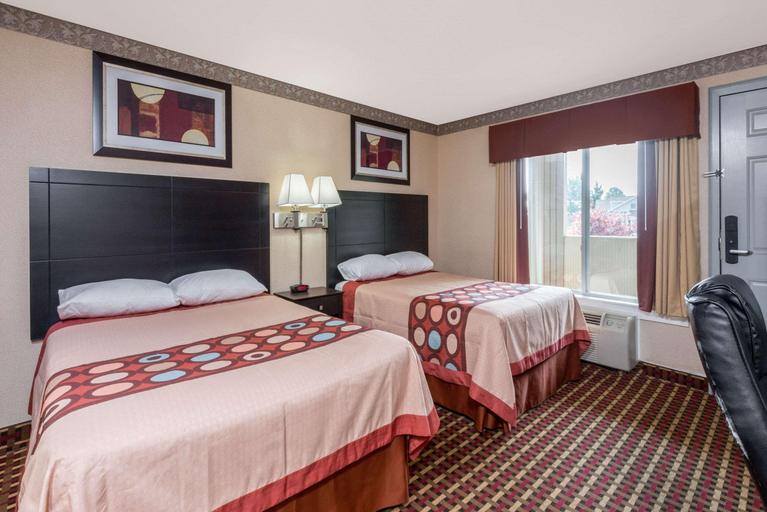 Bedroom 3, Super 8 by Wyndham Old Saybrook, Middlesex