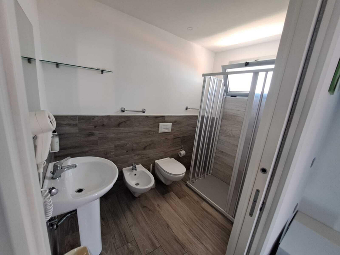 Bathroom 4, Hotel Umberto, Vibo Valentia