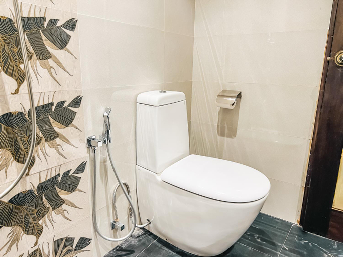 Shower 5, The Elmwon, Weligama