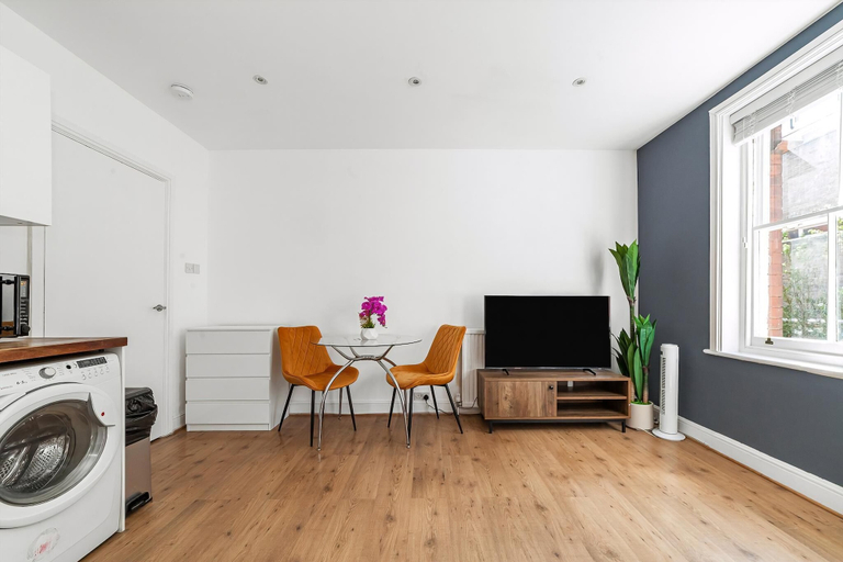 Others 5, Chic One Bed City Flat, London