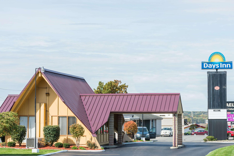 Exterior & Views