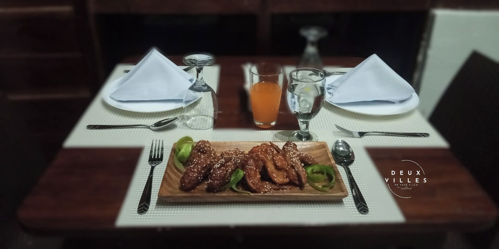 Food & Drinks 5, Rue DeuxVilles Villa, Loon