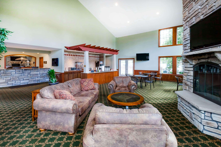 Public Area 2, Howard Johnson by Wyndham Traverse City, Grand Traverse
