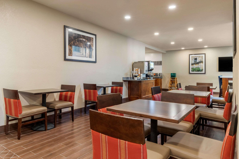 Food & Drinks 5, Comfort Suites Airport North, Bexar