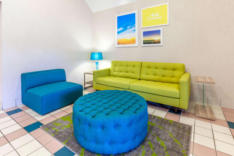 Public Area 2, Days Inn by Wyndham Milan Sandusky South, Erie