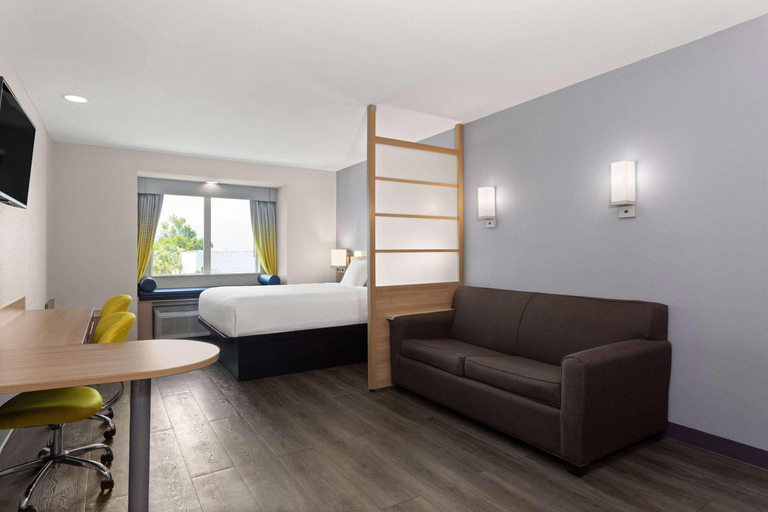 Public Area 2, Microtel Inn & Suites by Wyndham Panama City, Bay