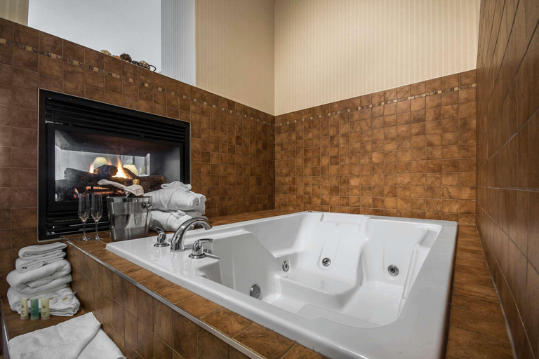 Bathroom 4, Comfort Inn & Suites Surrey, Greater Vancouver