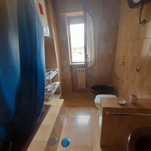 Bathroom 5, Mascagni OZ, Bari