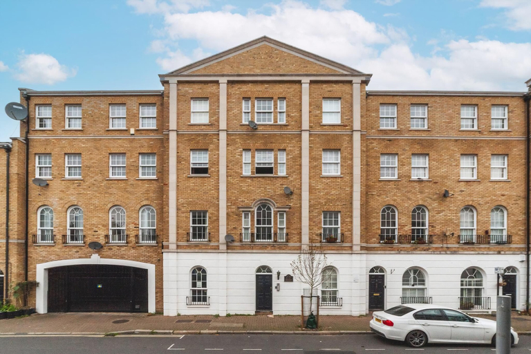 Exterior & Views 2, Rotherhithe Riverside Flat, London
