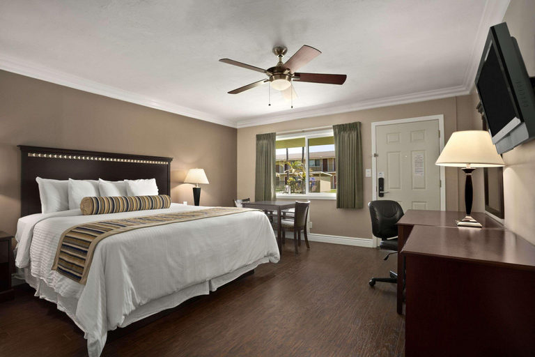 Bedroom 3, Travelodge By Wyndham Santa Maria, Santa Barbara