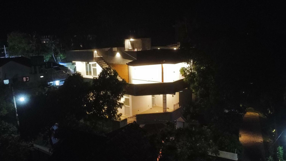 Others 5, Nio Lit, Weligama