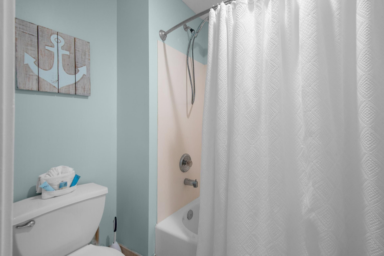 Bathroom 3, Leeward Key 903, Walton