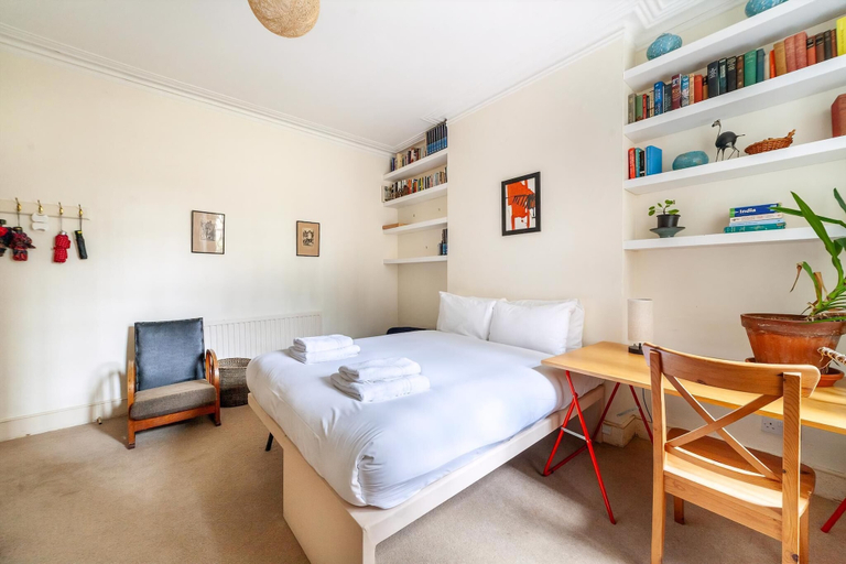 Bedroom 3, Cosy and Spacious Home, London