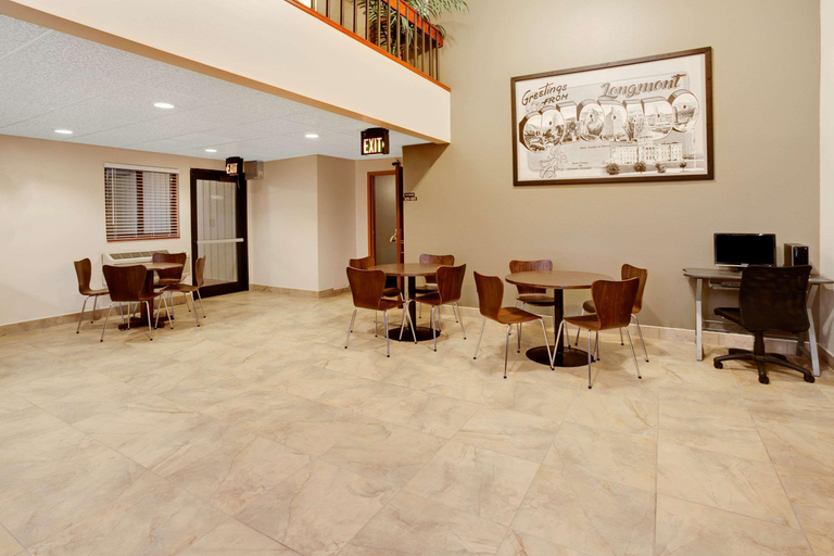 Public Area 2, Super 8 by Wyndham Longmont/Del Camino, Weld