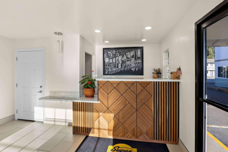 Public Area 3, Super 8 by Wyndham Crescent City, Del Norte