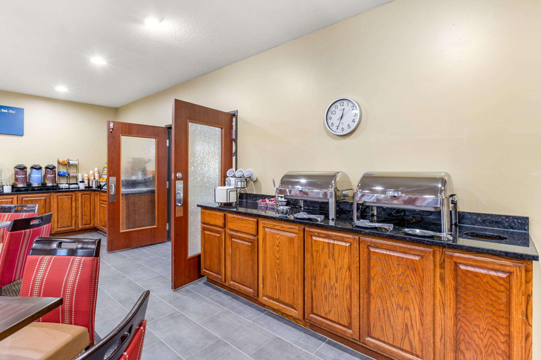 Food & Drinks 5, Comfort Inn & Suites Davenport - Quad Cities, Scott