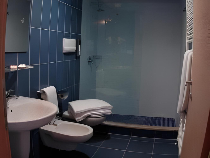 Bathroom 4, Parco Della Rocca, Ragusa