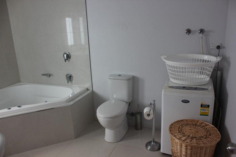 Bathroom 2, Beach Park Phillip Island - Apartments, Bass Coast - Phillip Is.