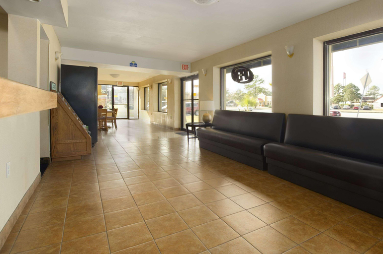 Public Area 2, Days Inn by Wyndham Brunswick/St. Simons Area, Glynn