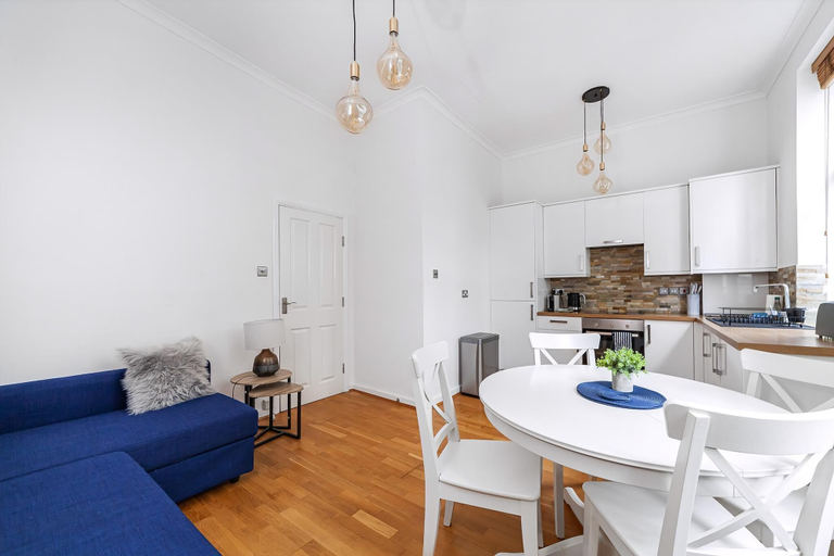Others 5, Period Flat in Islington With Modern Charm, London