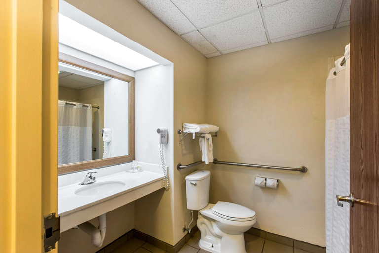 Bathroom, Comfort Inn & Suites Thomson Area, McDuffie