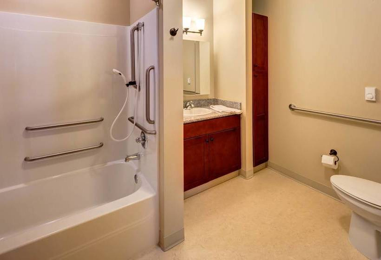 Bathroom 4, Clarion Hotel Suites, Williams