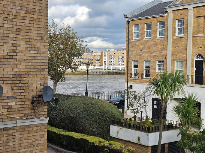 Exterior & Views 2, Rotherhithe Riverside Flat, London