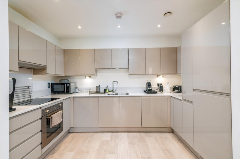 Others 5, Gorgeous Wembley Flat, London