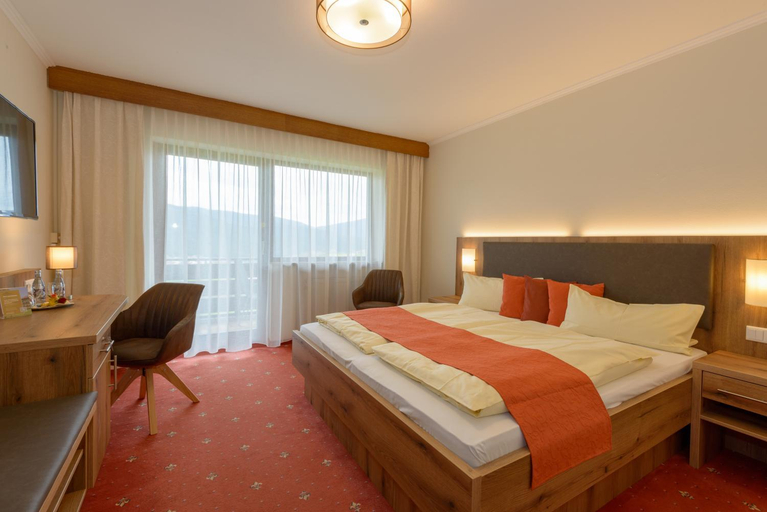 Bedroom 3, Hotel Sonnbichl, Cham