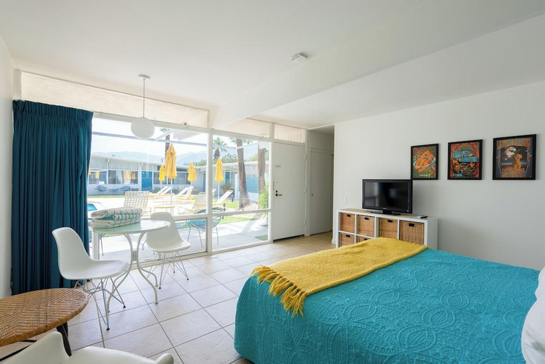 Bedroom 2, The Monkey Tree Hotel, Riverside