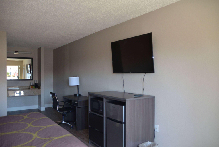 Bedroom 3, Super 8 by Wyndham Fredericksburg, Stafford