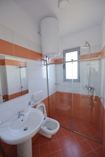 Bathroom 4, ApartHotel Miramare Sarande, Sarandës