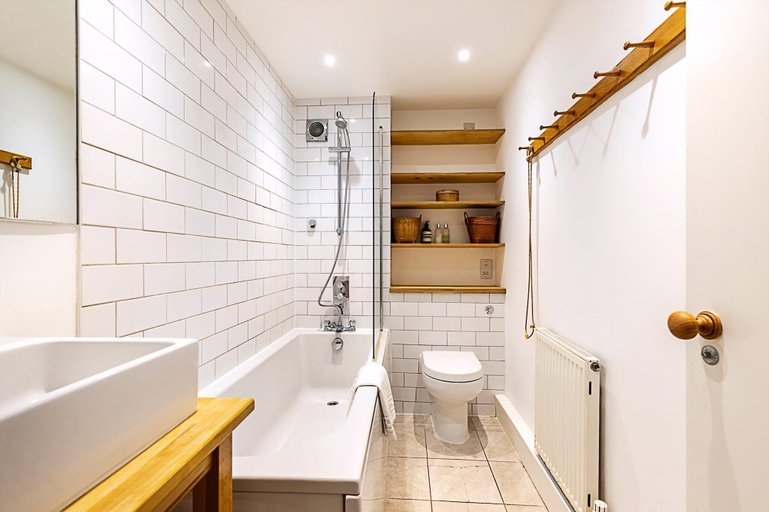 Bathroom 4, Tranquil 2 Bedroom Apartment in East London, London