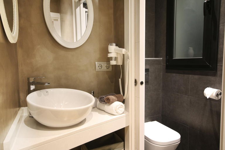 Bathroom 3, Suite Place Barcelona, Barcelona