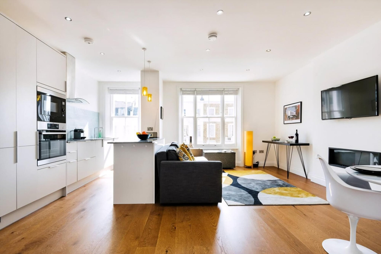 Others 4, Bright and Modern Earls Court Gem, London