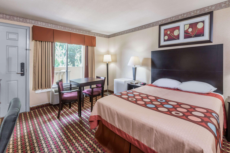 Bedroom 3, Super 8 by Wyndham Old Saybrook, Middlesex