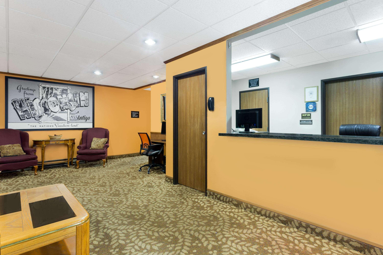 Public Area 2, Super 8 by Wyndham Antigo, Langlade