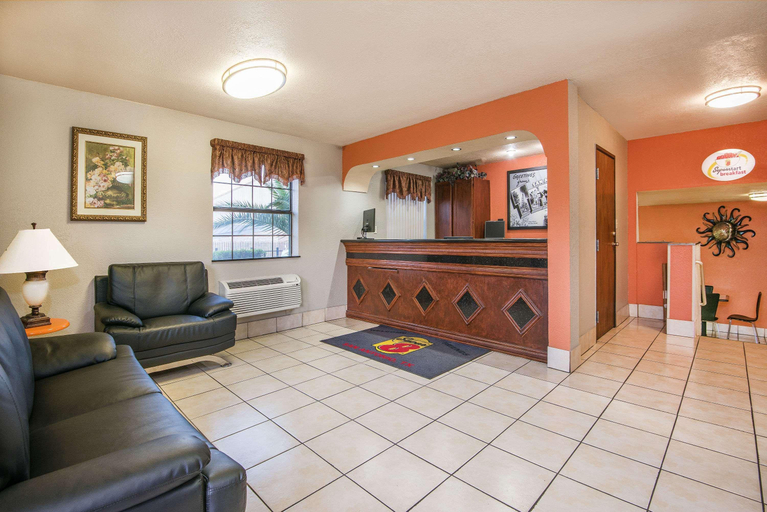 Public Area 2, Super 8 by Wyndham San Antonio/I-35 North, Bexar