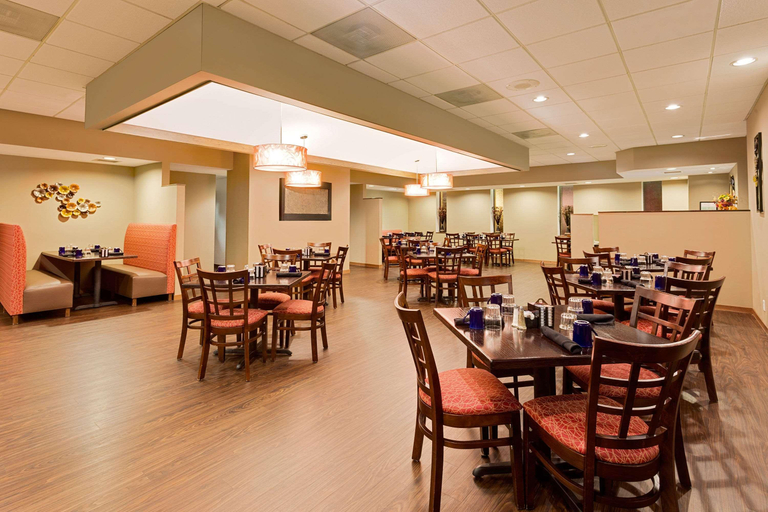Food & Drinks 5, Ramada by Wyndham Marquette, Marquette