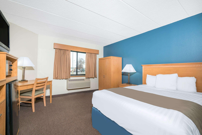 Bedroom 3, Days Inn & Suites by Wyndham Baxter Brainerd Area, Crow Wing