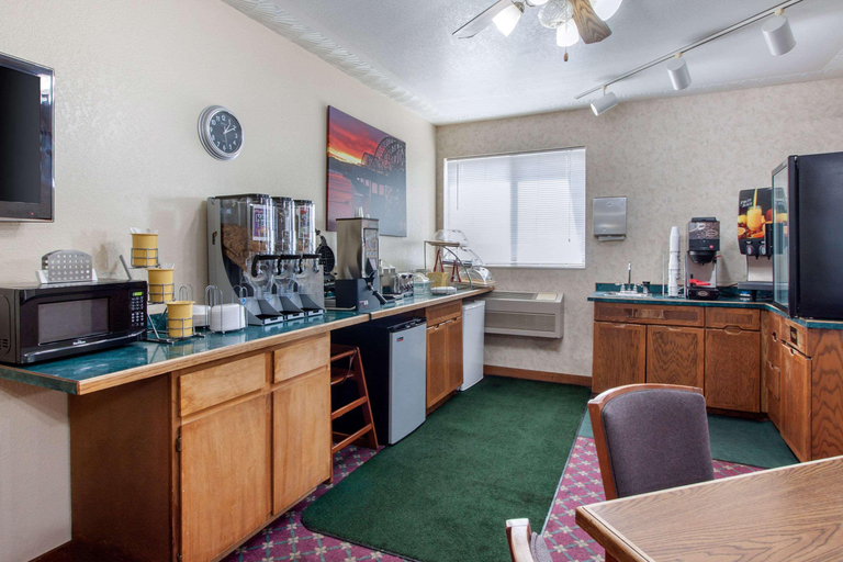 Food & Drinks 5, Econo Lodge Oacoma - Chamberlain West, Lyman