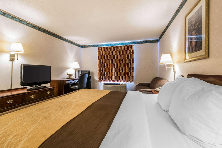 Bedroom 3, Quality Inn & Suites Evansville, Vanderburgh