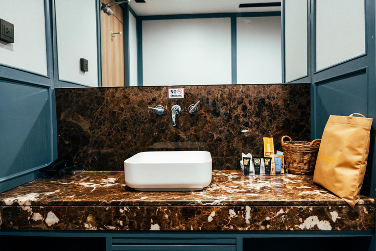 Bathroom 2, The Coral First Class Lounge International- BKK Airport, Bang Phli
