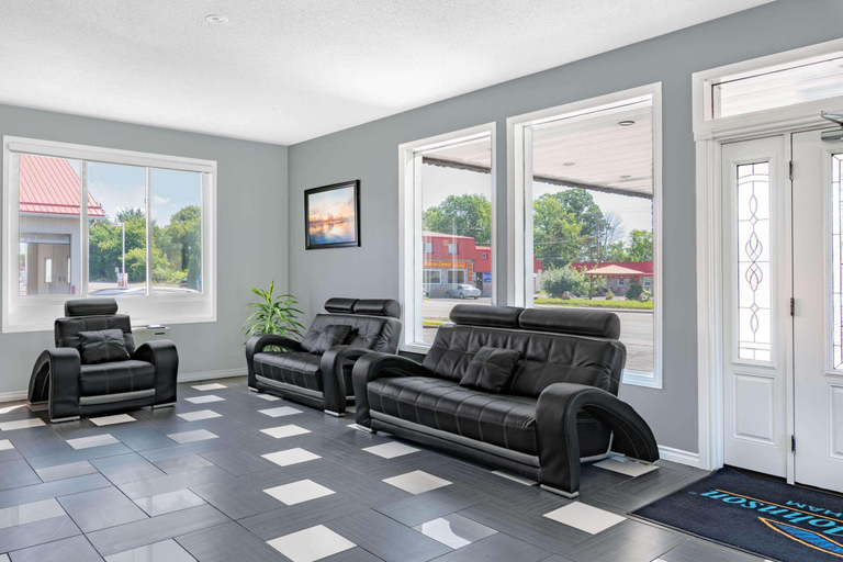 Public Area 2, Howard Johnson by Wyndham Gananoque, Leeds and Grenville