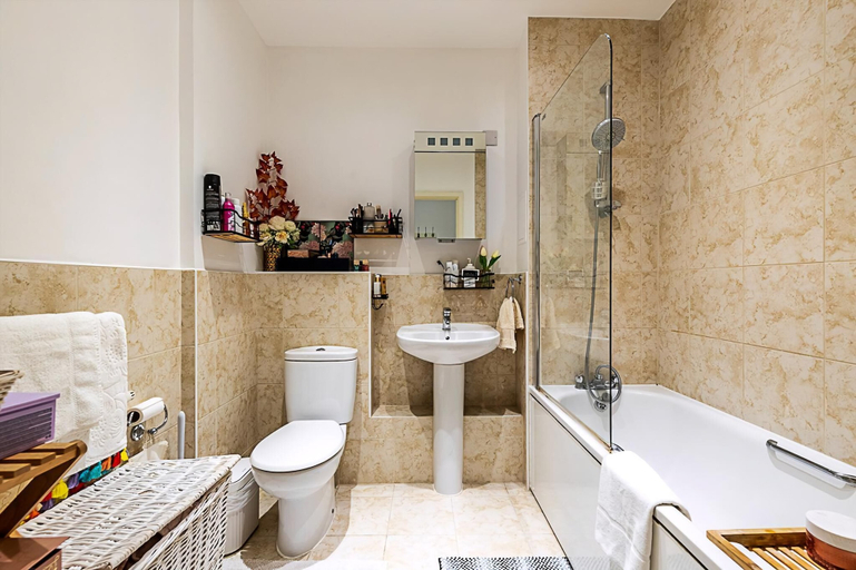 Bathroom 4, Stylish Canary Wharf Retreat For 2, London