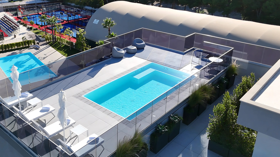 Sport & Beauty 2, Green Park Penthouse Suite & Pool - Heated Pool -, Bari