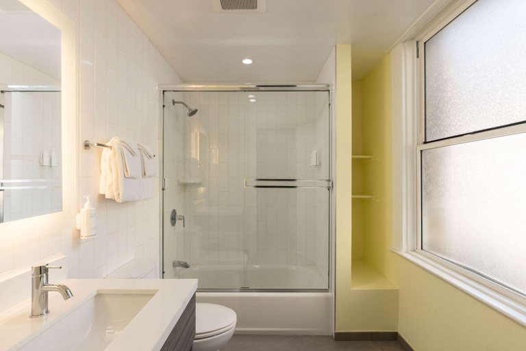 Bathroom 5, Super 8 by Wyndham San Francisco/Union Square Area, San Francisco