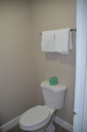 Bathroom 4, Super 8 by Wyndham Fredericksburg, Stafford