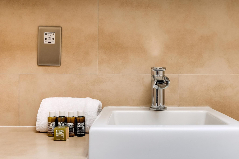 Bathroom 4, Tufnell Park Hideaway, London
